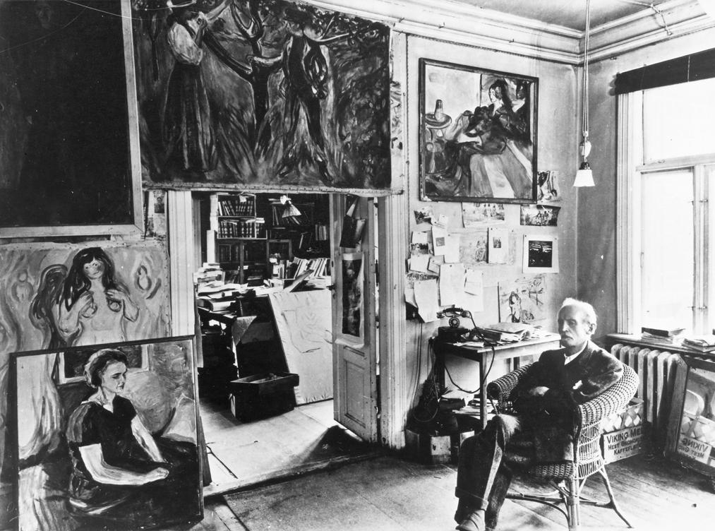 . ILL. 21. EDVARD MUNCH IN HIS STUDY AT EKELY 1943